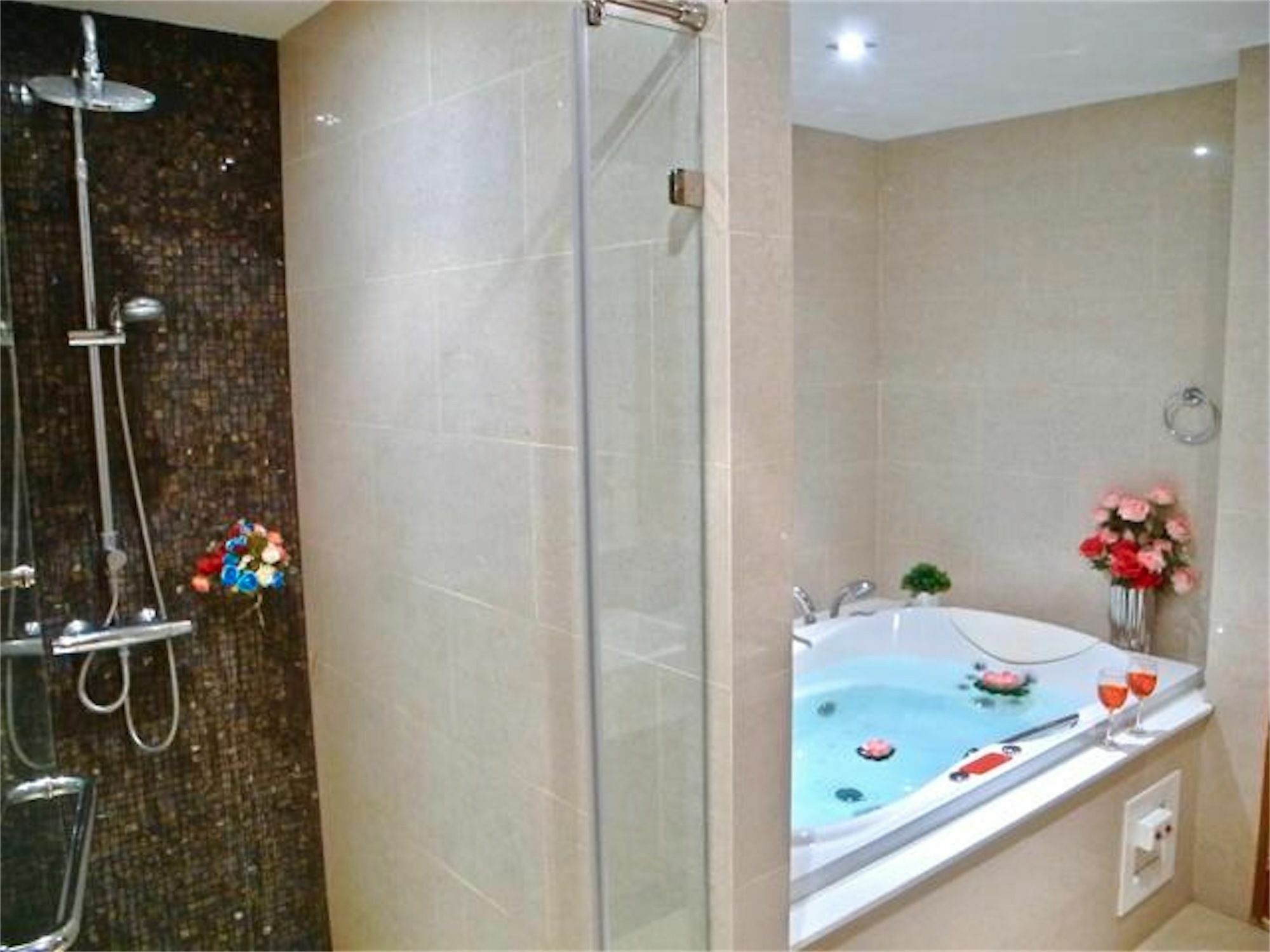 The Privilege Residence : 1 Bedroom Apartment In Patong Eksteriør bilde