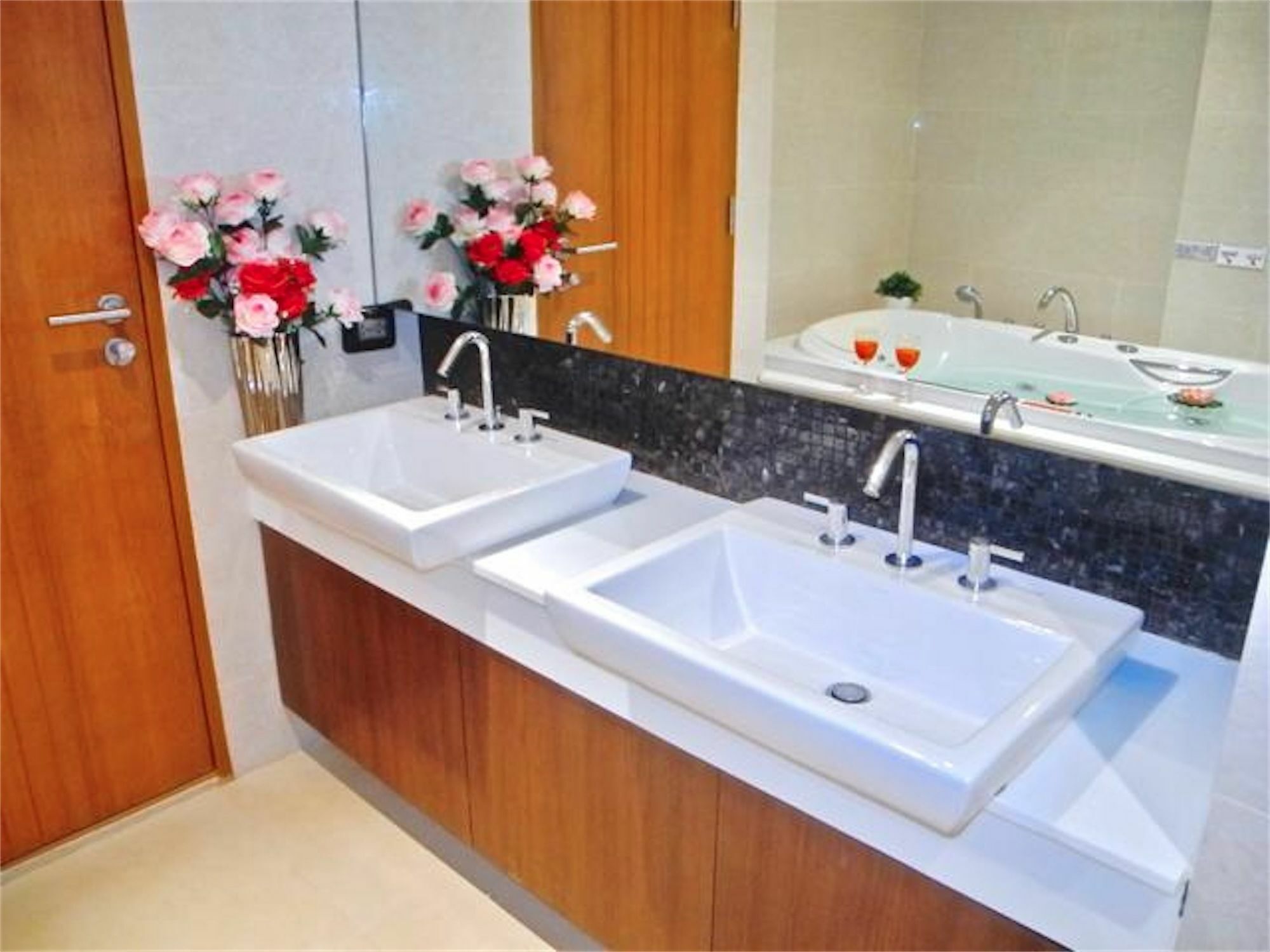 The Privilege Residence : 1 Bedroom Apartment In Patong Eksteriør bilde